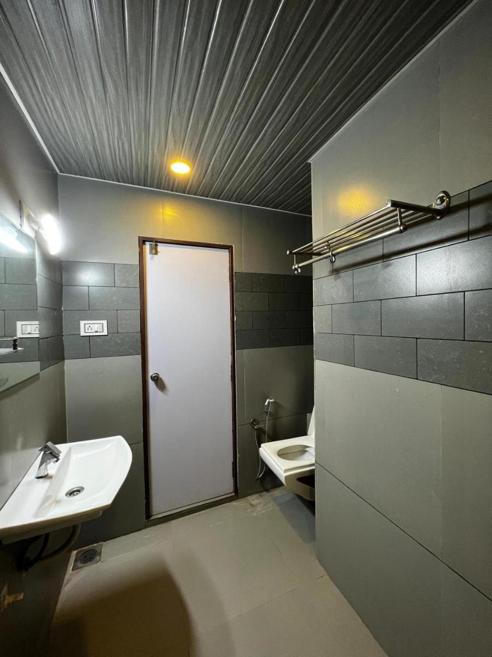 Hotel Savera Inn Morbi Exterior photo